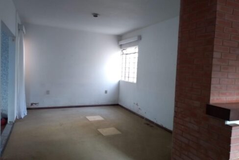 CASA DE ALVENARIA FUNDOS ANGELONI 24